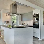 Stunning Home In Blavand With Sauna 펜션 *