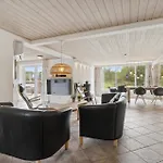 펜션 Stunning Home In Blavand With Sauna