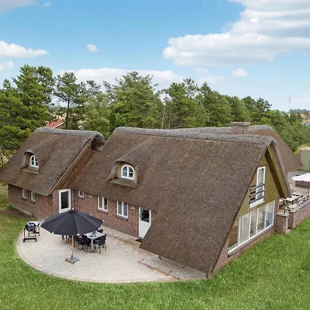 5 Bedroom Stunning In Prázdninový dům Blåvand