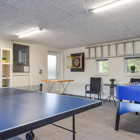 5 Bedroom Stunning In Prázdninový dům Blåvand