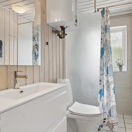 5 Bedroom Stunning In Prázdninový dům Blåvand