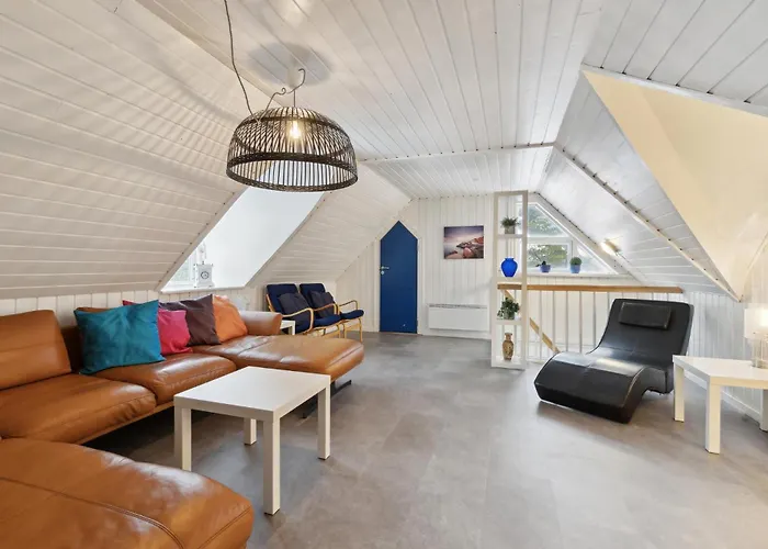 5 Bedroom Stunning In Semesterbostad Blåvand