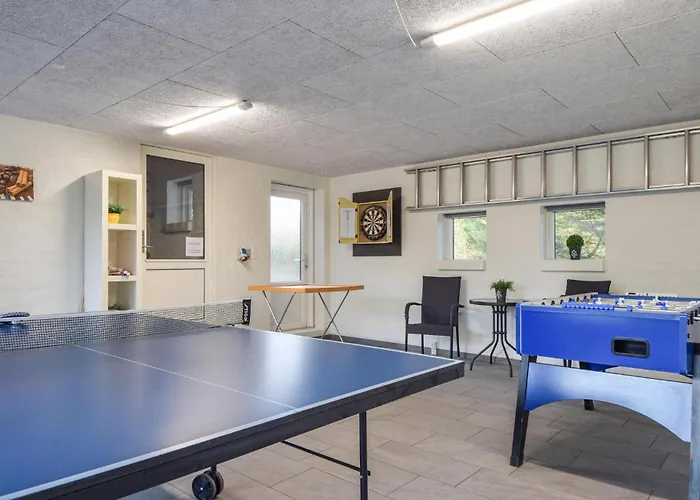 5 Bedroom Stunning In Semesterbostad Blåvand