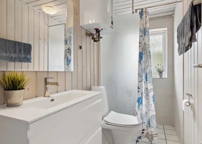 5 Bedroom Stunning In Semesterbostad Blåvand