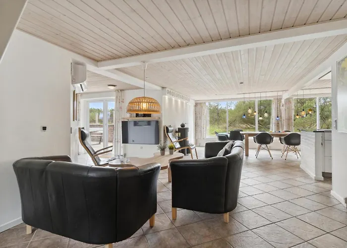 Semesterbostad 5 Bedroom Stunning In