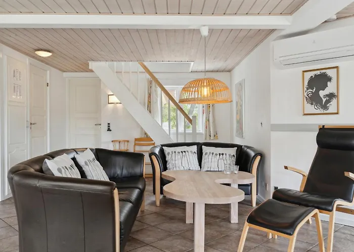 5 Bedroom Stunning In Semesterbostad Blåvand